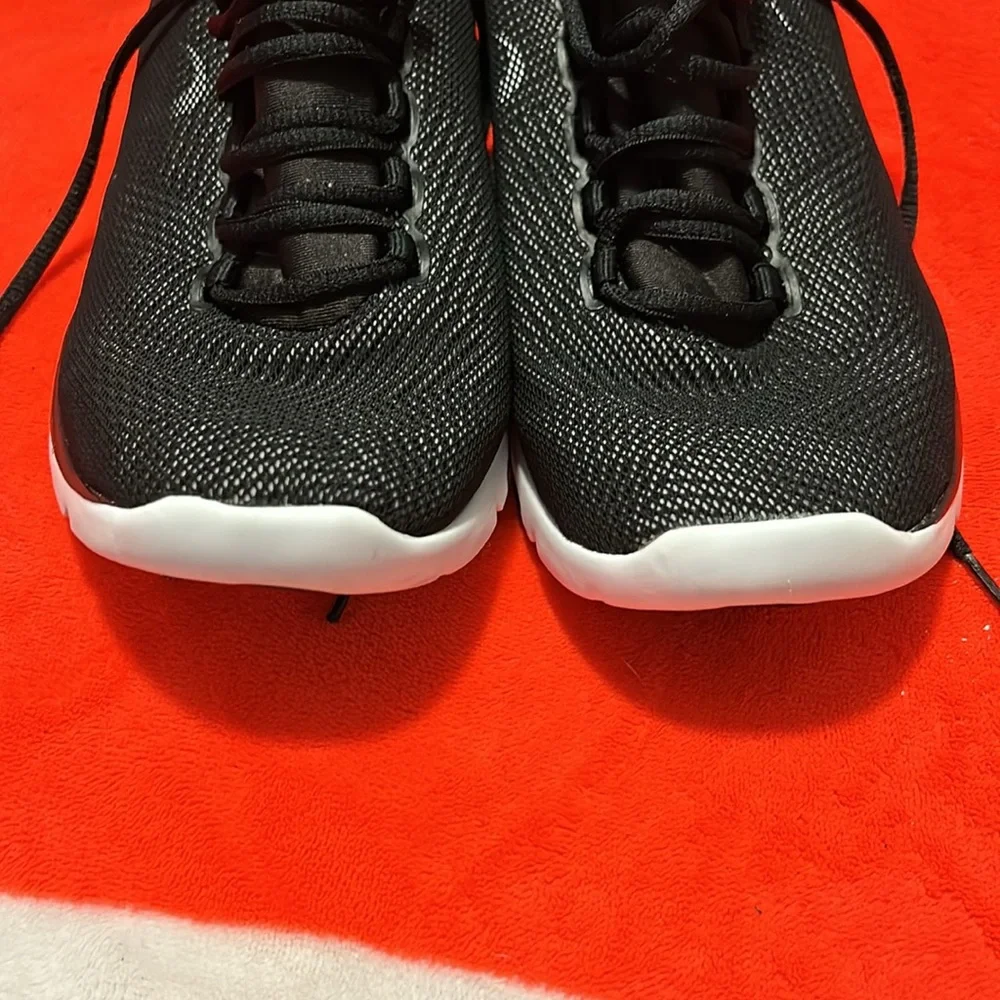 ASICS - Picture 2 of 4